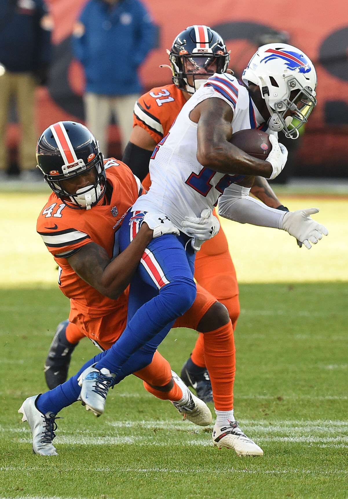 122020-s-broncosbills 04.JPG